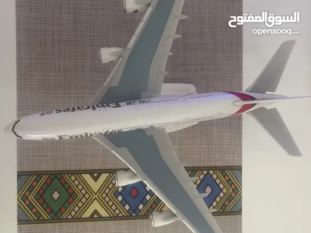 مجسم طائرة الإمارات A380 بمقياس 1:250 جديد لم يُفتح أصلي من متجر الإمارات الرسمي