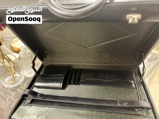 شنطة فخمة. نظيييف في الورقة جديد مره ماركة