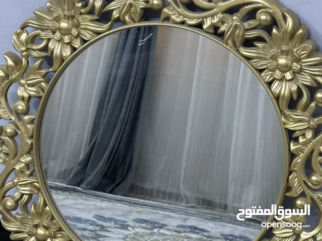 مرايا جدارية كبيرة