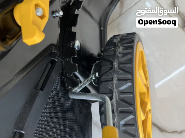 ماكينة قص أعشاب (عشب)