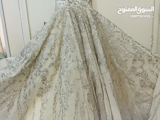 فستان عروس غير مستعمل للبيع