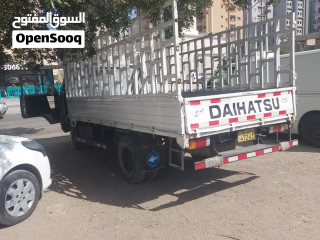 سيارة دايهاتسو YRV 1995 شاحنة للبيع بحالة ممتازة مع مواصفات خليجية