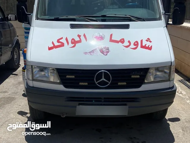 باص مرسيدس مفصل مطعم للبيع
