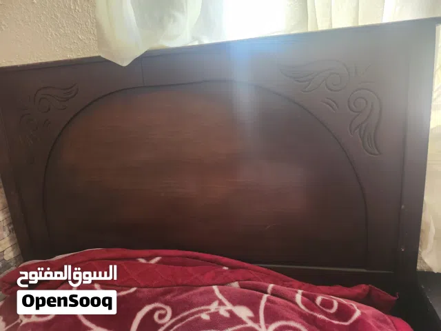 سرير للبيع