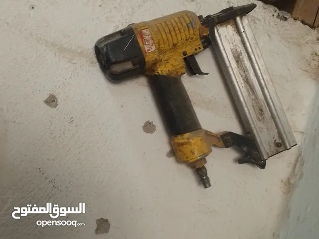 عندي ماتور 4 حصان سريع 3 فاز إيطالي وكاله للبيع بسعرحرق الماتور وكاله + ماكينه راوتر كبير + فرد كلبس