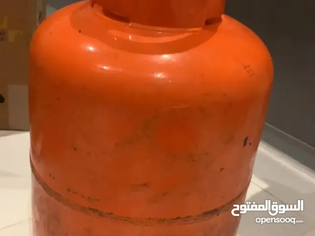 ثلاجة وسط ..مع غاز واسطوانة