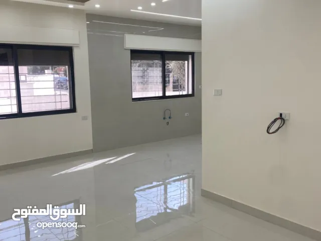 شقة امامية طابق اول في اجمل مناطق ضاحية الامير علي تشطيب فخم