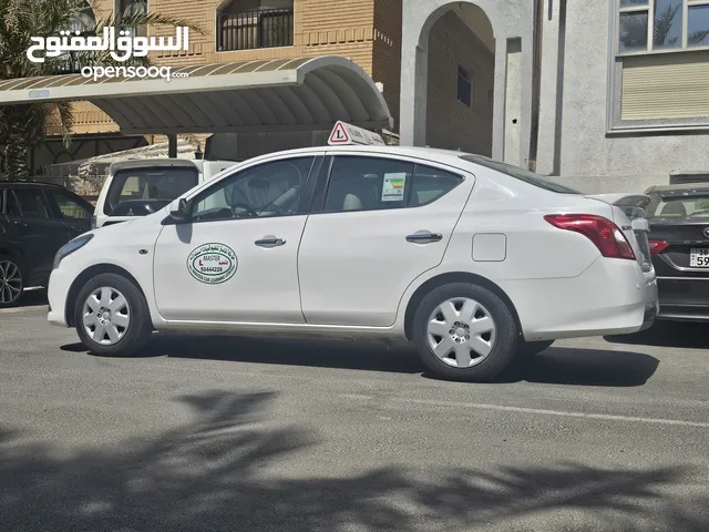 تعليم قيادة السيارات مدربين ومدربات