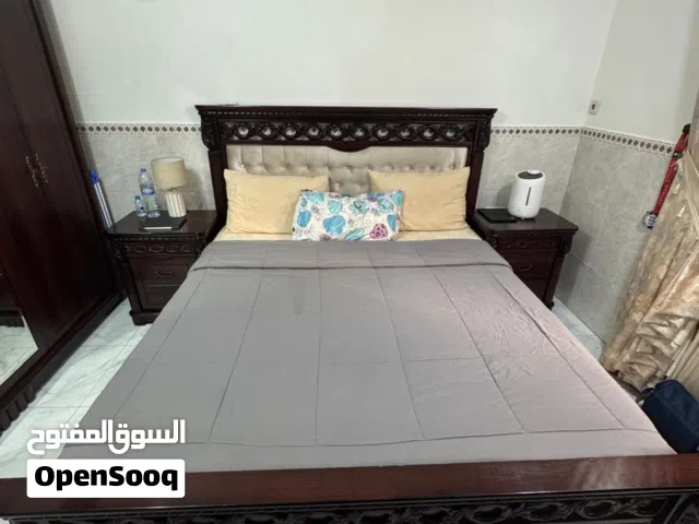 غرفة نوم كاملة خشب ثقيل من Home R Us – بحالة ممتازة جداً  -  Complete Solid Wood King Bedroom Set