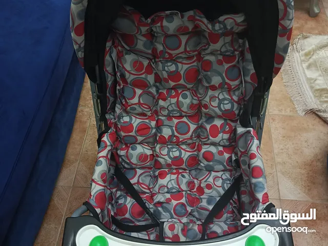 عربة اطفال نظيفة جدا للبيع