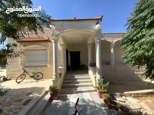 250 m2 5 Bedrooms Villa for Sale in Mafraq Other