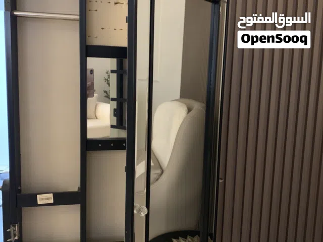 مرايا بحالةً ممتازه ودخلها تعليق كسورات