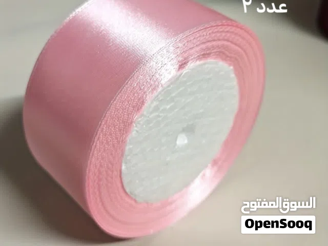 شبر ساتان عريض يستخدم لتغليف الهدايا والأعمال اليدوية سعرهم كلهم 4 دنانير