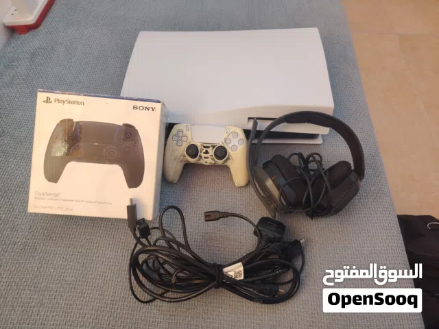 سوني فايف النسخه العاديه مع يدتين وسماعه ومع اسلاكه وشاحن
