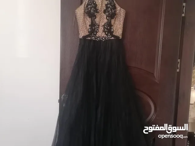 فساتين سهرة مقاس s/m جودة ممتازة جدا ملبوس لبسة واحدة فقط بحالة الجديد