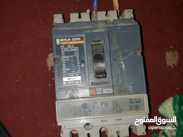 قواطع كهرباء مستخدم