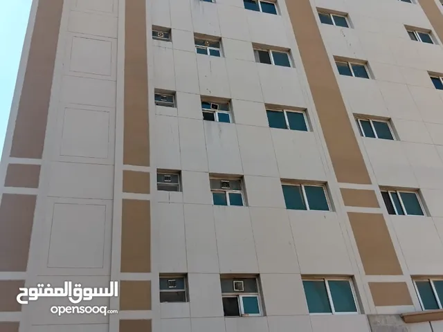 فرصة استثمارية بناية سكنية وتجارية في البوطينة، الشارقة