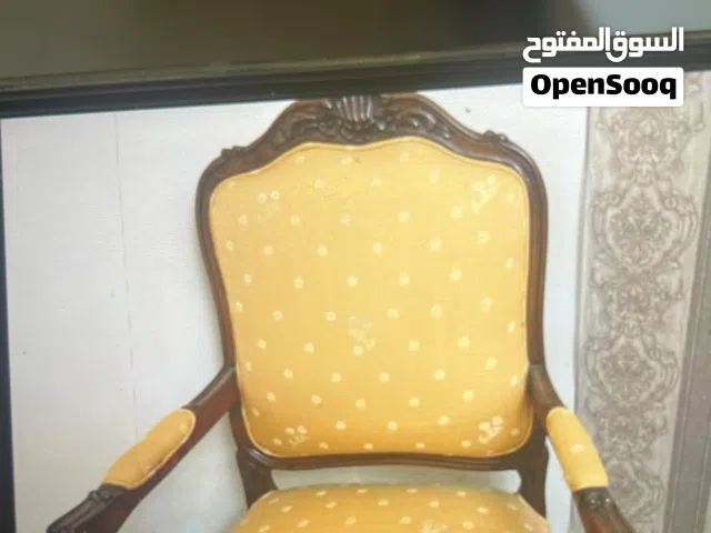 طقم كنب بحالة ممتازة  بلوط