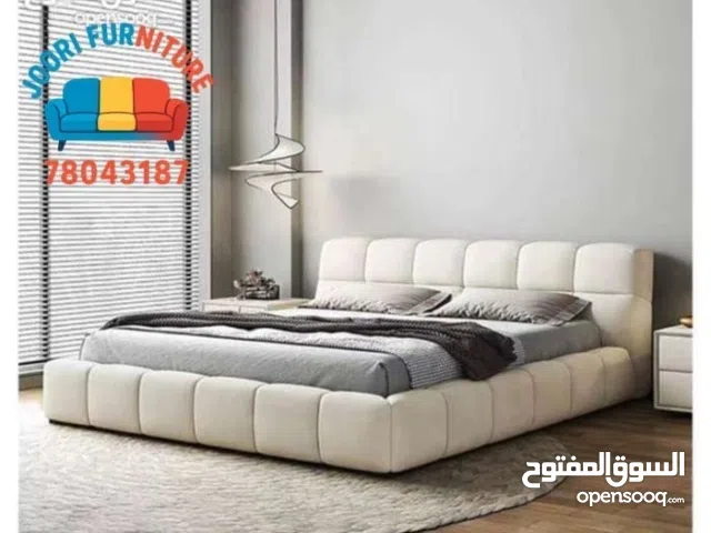 سرير بتصميم أوروبي جديد مع مرتبة ذات وسادة علوية واحدة، أحدث تصميم لعام 2026. يُصنع حسب الطلب وجاهز