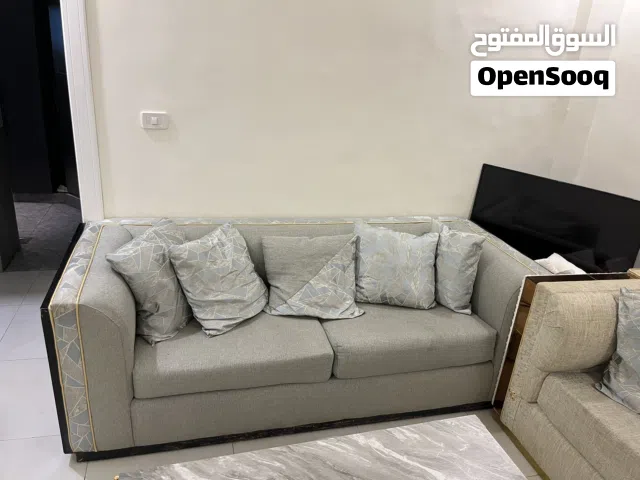 طقم كنب تفصيل خشب ثقيل