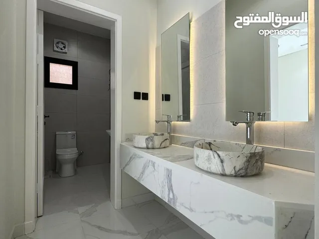 165 m2 5 Bedrooms Apartments for Rent in Jeddah Al Wurood