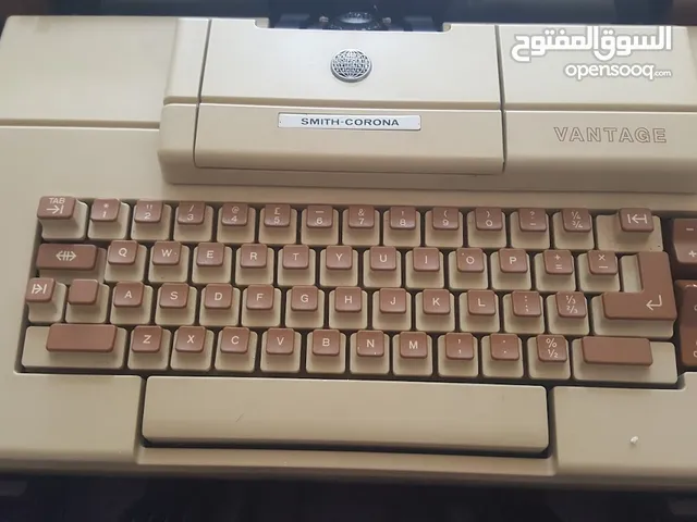 اله كاتبه لشخصيه مشهوره شبه جديده للبيع ( أنتيكا )