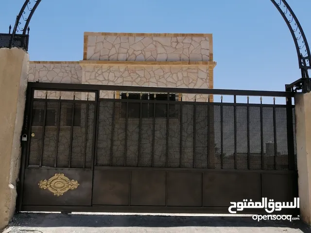 175 m2 5 Bedrooms Townhouse for Sale in Zarqa Graiba