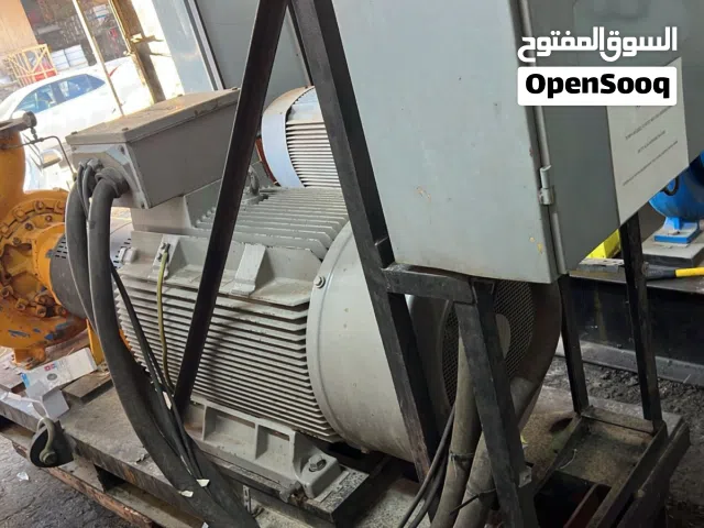 مضخات صناعية ضخمة