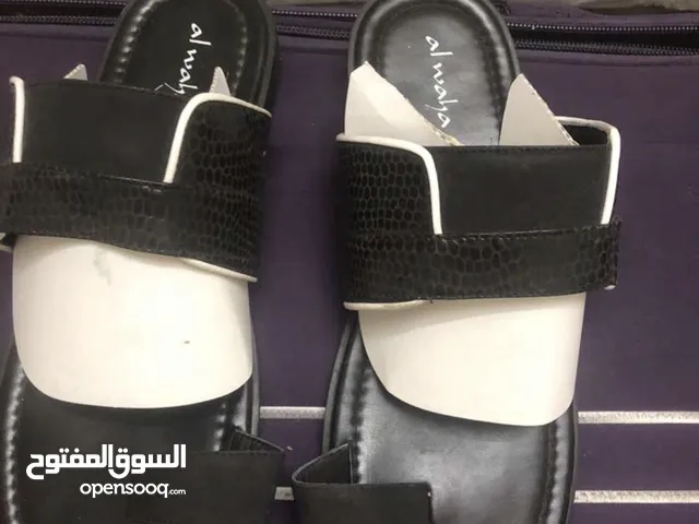 36 Slippers & Flip flops in Al Batinah