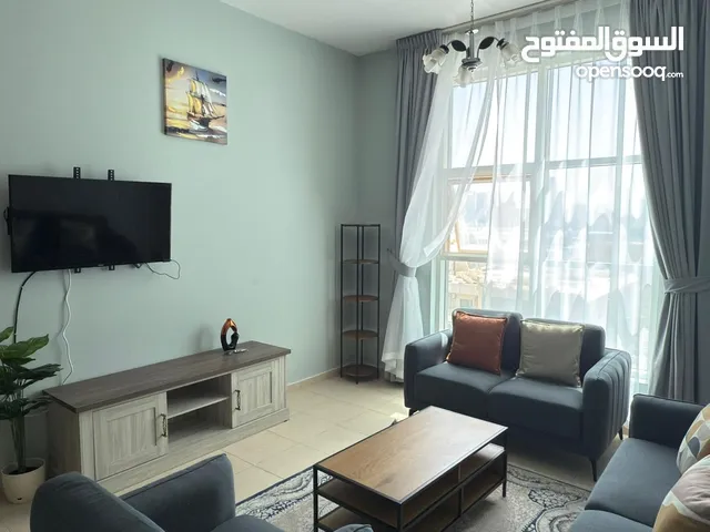 للايجار الشهري شقة غرفة وصالة مفروشة شامل كل شي مع باركن مجاني
