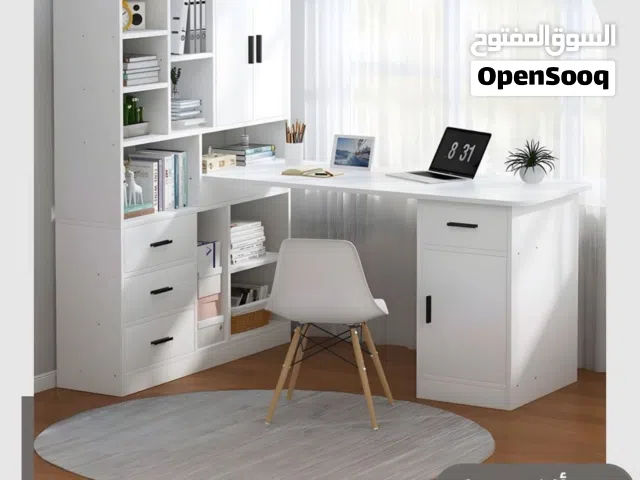 ميز مكتبي ابيض