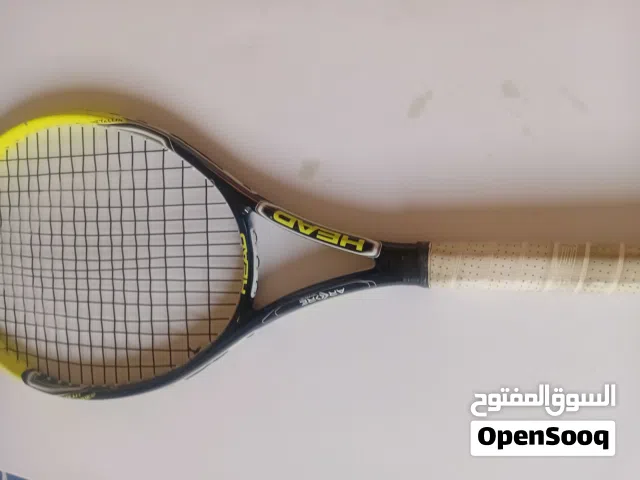 مضارب تنس نظيفة للبيع مع الجراب و 2 من الكرات