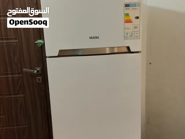 ثلاجه نوع فيستل  18 قدم  فريز  نظافه 100٪ اذا بيها شخط واحد مرجوعه