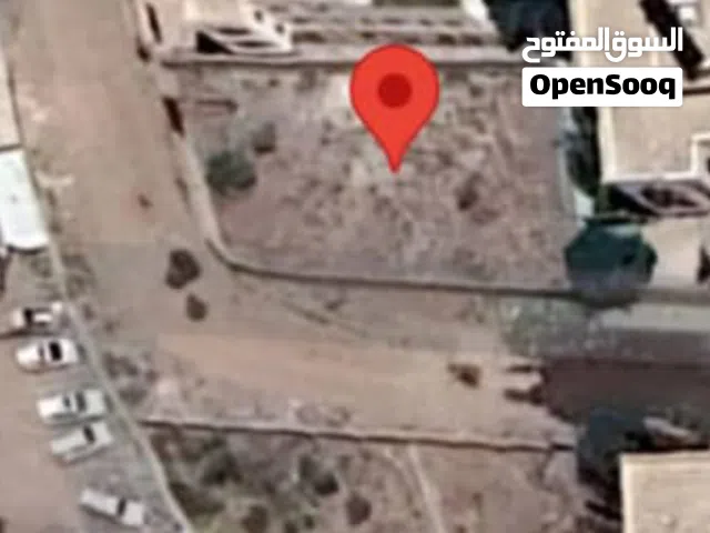 ارضيه للبيع في بيت بوس المساحه 11البنه ونص شارعين 12/12شرقي علۑ عدني السعر من 18مليون