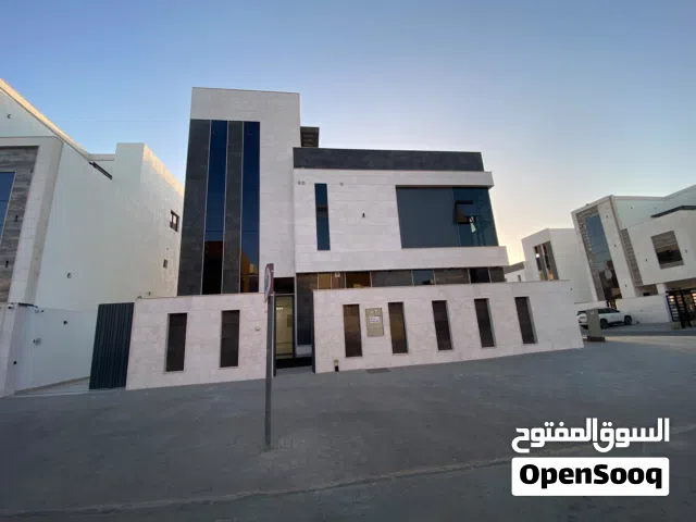 فيلا للبيع منطقه الحليو مساحه ممتازه موقع مميز قريب جميع خدمات سهوله وصول لمخرج دبي والشارقه
