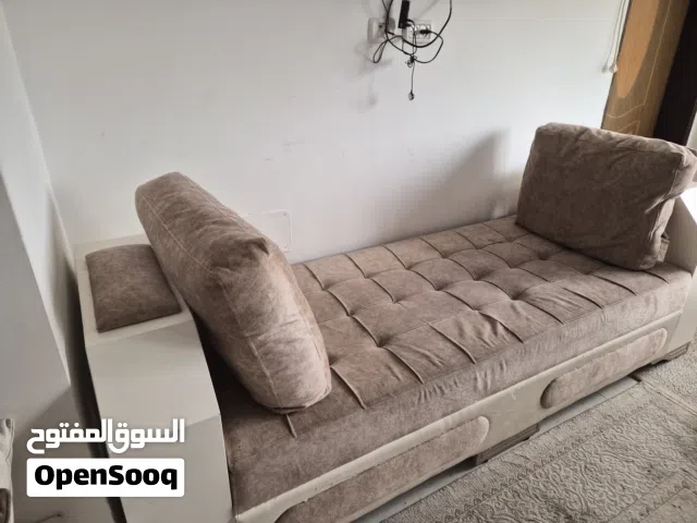 اثاث خشبي مفصل نوعية ممتازة بحالة جيدة للبيع يحتمل الاستخدام والأوزان