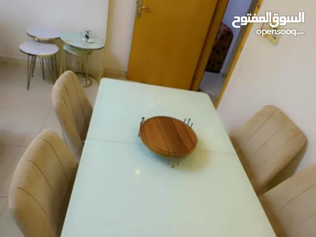 سفره بأربع كراسي