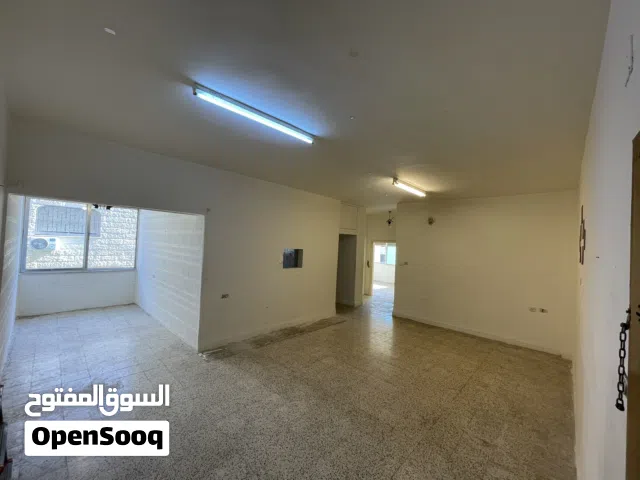 شقة فارغة للايجار دخلة الوجبة الذهبية بالقرب من مدارس النمو التربوي