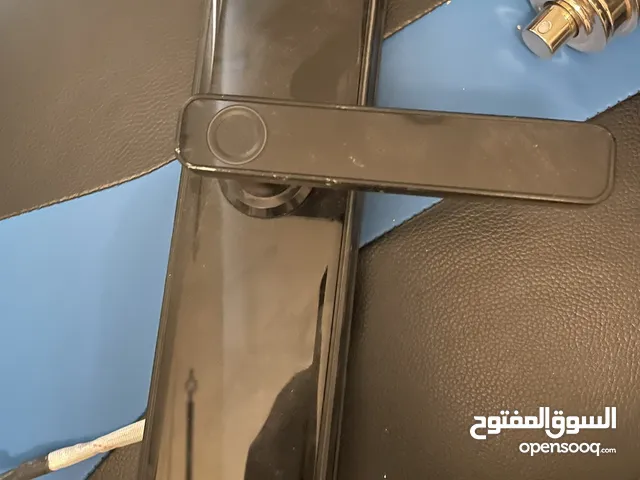 مسكت باب إلكتروني جديد و نضيف