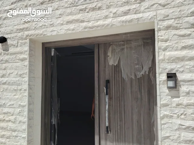 فيلا جديدة موقع مميز الفحيص حوض الحمر 570 متر بتصميم عصري فاخر