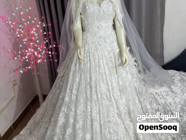 فستان عروس فخم جداً للبيع لبسة وحدة