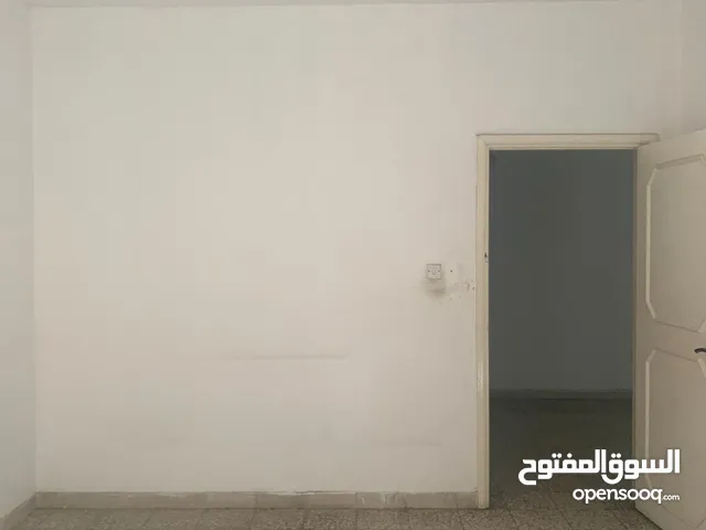 غرفتين + 2 بلكونه صيانة مجانيه موقع قريب جداً من دبي في المجاز 2