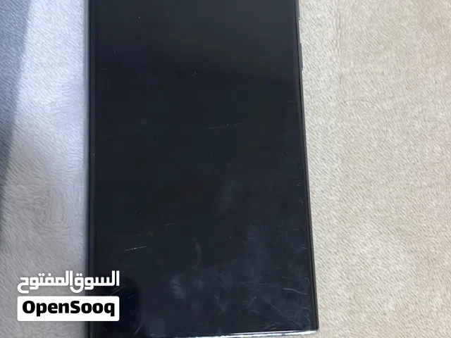 شاشه التره s 22 لا يوجد اي مشكله فيها شاشه اصليه فقط خط اخضر علئ جانب الشاشه