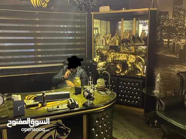 مكتب فخم و ديكور محل جاهز للبيع بسعر حررق