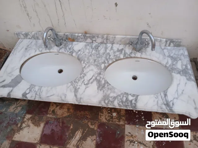 حوض  وجه زوجي برخامة  للبيع العدد اثنين  احواض واثنين خلاطات  الصنع اسبانية