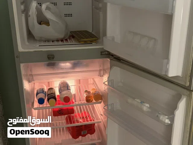 ثلاجة عمليه شغاله ولا توجد مشاكل