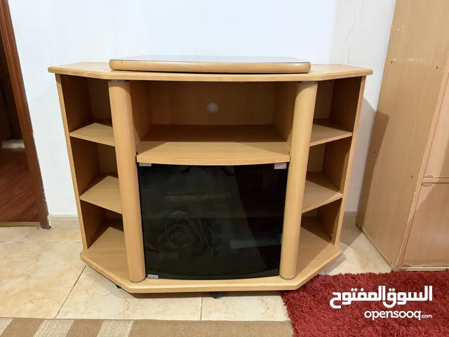للبيع طاولة تلفزيون خشبية مع سطح متحرك