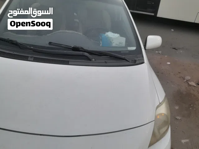 للبيع تويوتا يارس موديل 20012 ابيض اوتوماتك دفتر2027 شهر فبراير يوجد خمس  رنجات المنيوم