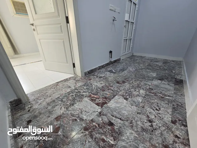 للايجار استوديو شامل الكهرباء مع المكيف في البديع