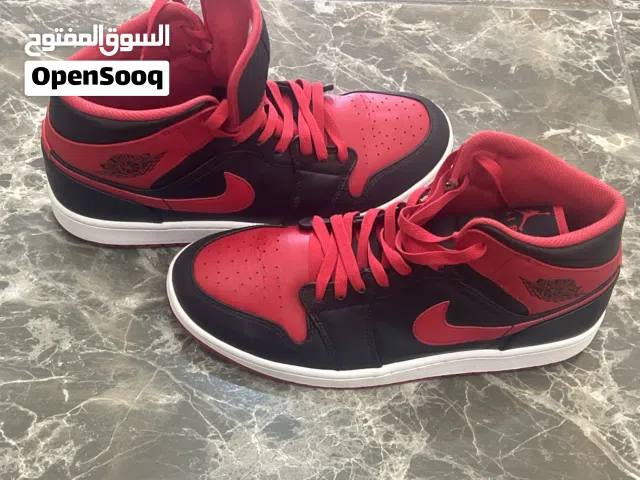 حذاء AIR JORDAN الأصلي بتصميم رائع  في حاله ممتازه النمره 43